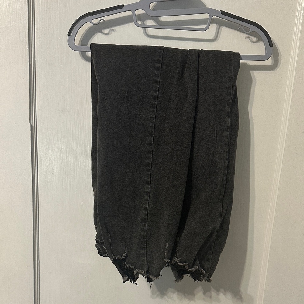 SHEIN Black Skinny Jeans with Raw Distressed Hem